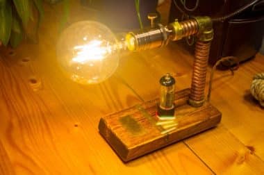 inventeur lampe a incandescence
