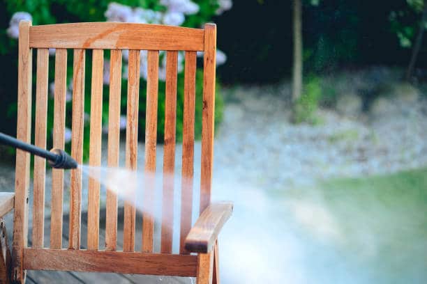 nettoyer chaise jardin bois