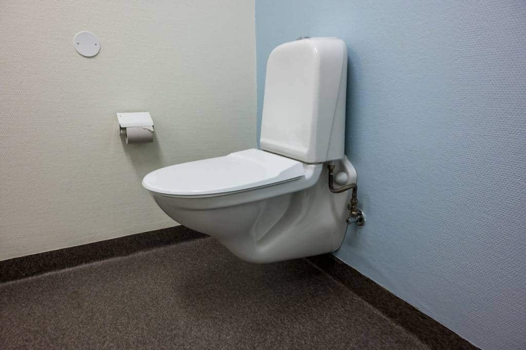 WC suspendu avec système de chasse d'eau puissant