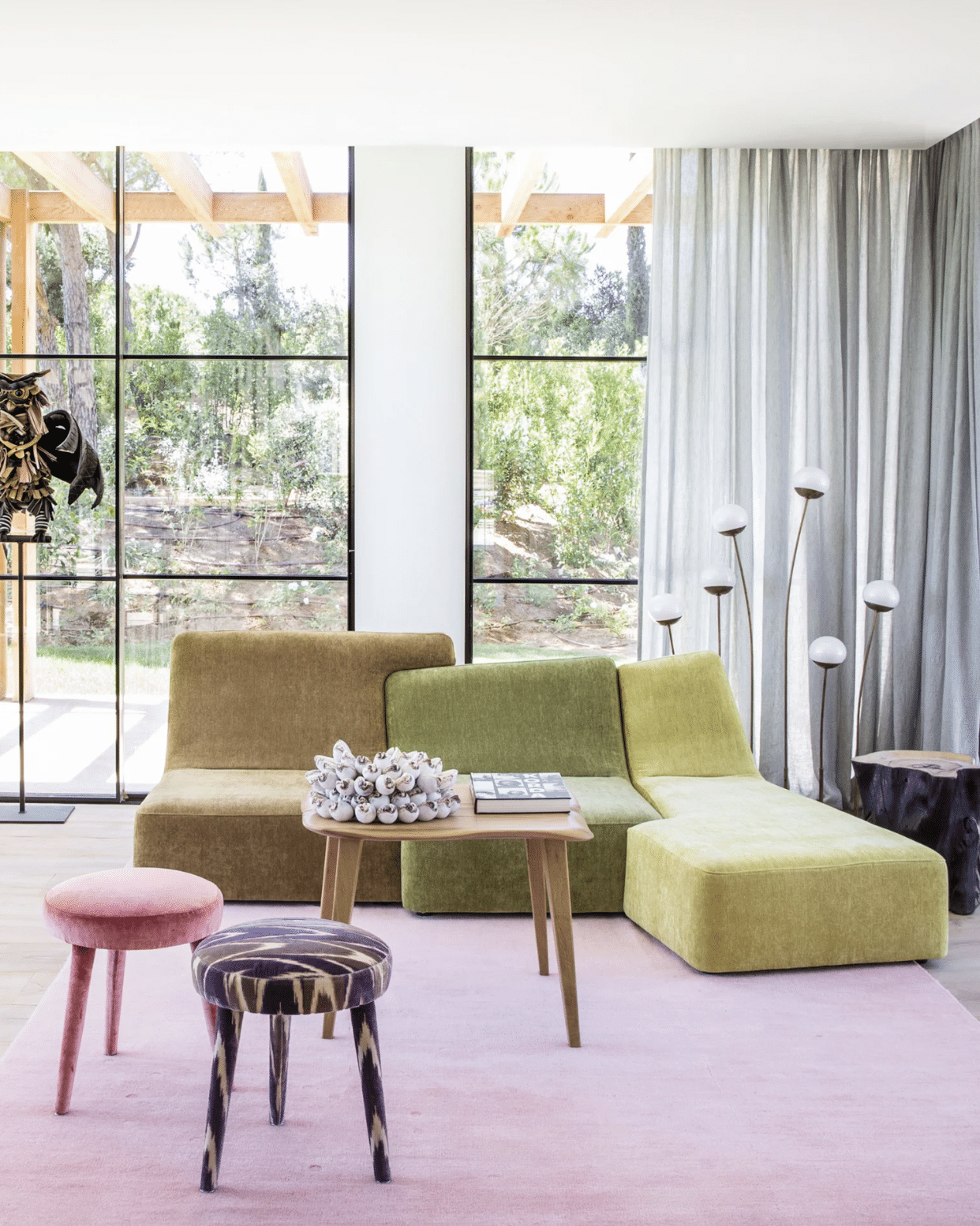 Ces couleurs étonnantes avec lesquelles le rose poudré match en déco