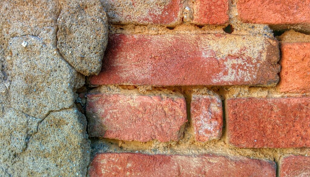 Mur en brique et ciment avec résine d'adhérence