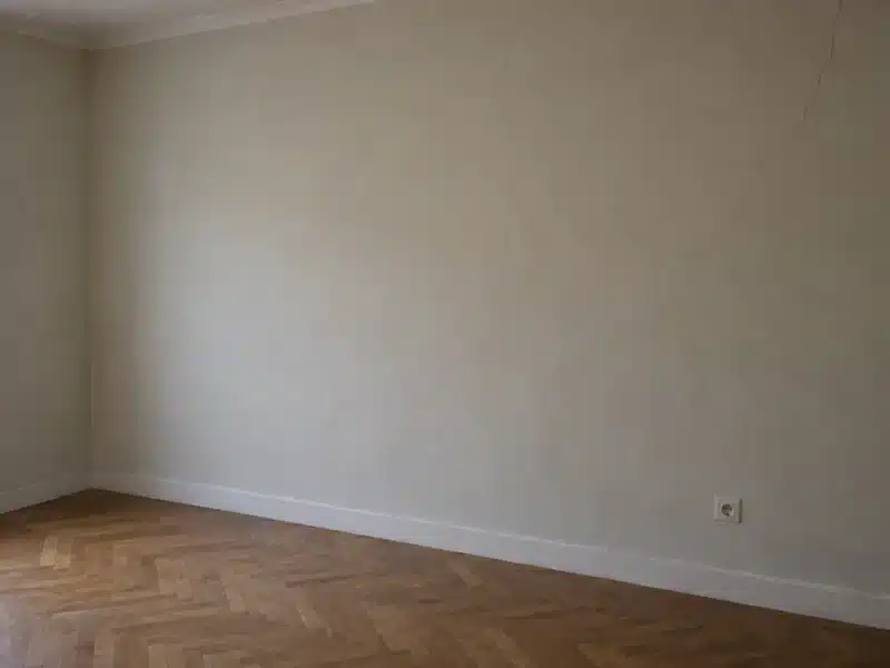 mur mitoyen d'un appartement avant travaux d'isolation phonique